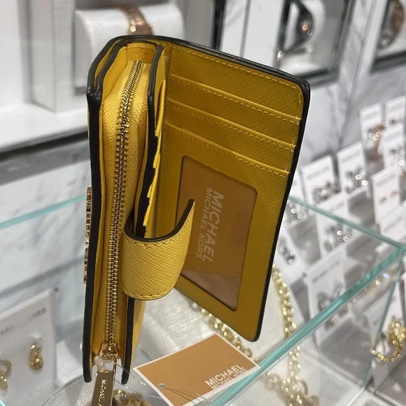 Michael Medium Crossgrain Leather Bifold Wallet
Daisy Yellow 
NWT - Picture 11 of 16